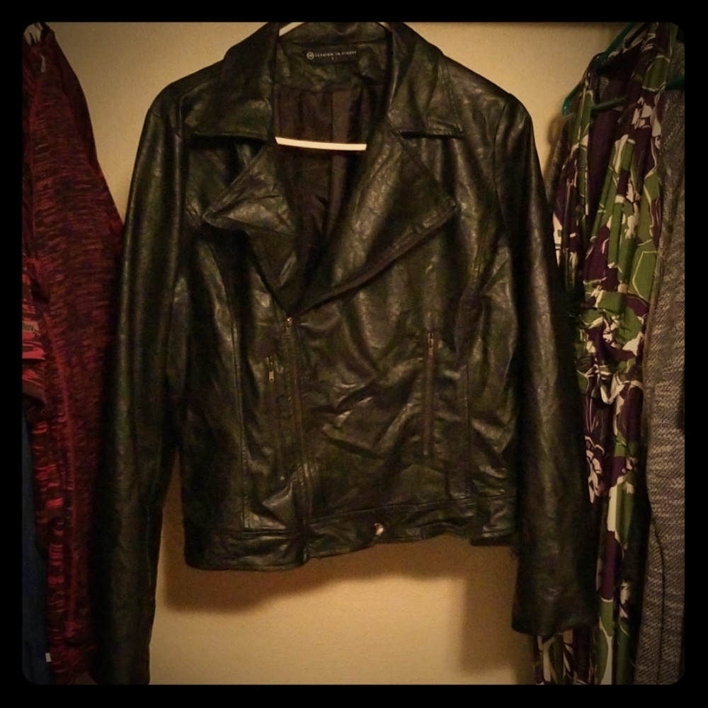 Leather jacket - Picture 2 of 5